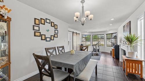 3418 Mariposa Court, Kelowna, BC - Indoor Photo Showing Dining Room