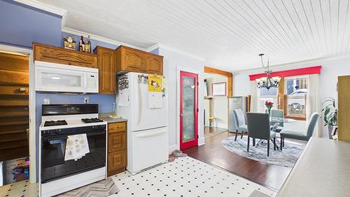 255 Burdett Street, Kimberley, BC - Indoor Photo Showing Kitchen