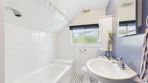 255 Burdett Street, Kimberley, BC - Indoor Photo Showing Bathroom