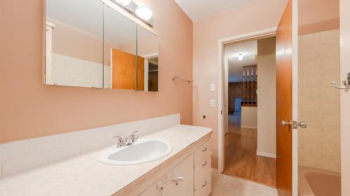 132 Secrest Place, Penticton, BC - Indoor Photo Showing Bathroom
