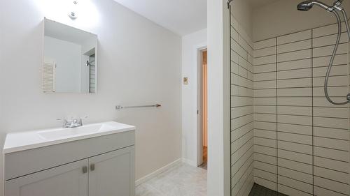 132 Secrest Place, Penticton, BC - Indoor Photo Showing Bathroom