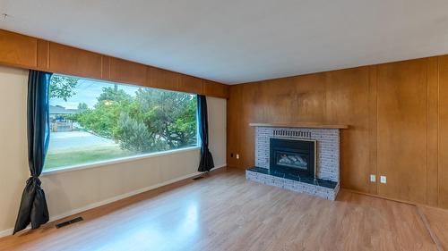 132 Secrest Place, Penticton, BC - Indoor Photo Showing Living Room With Fireplace