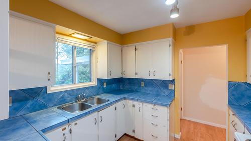 132 Secrest Place, Penticton, BC - Indoor Photo Showing Kitchen With Double Sink