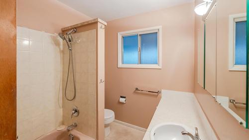 132 Secrest Place, Penticton, BC - Indoor Photo Showing Bathroom