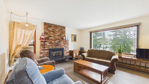 507 Alma Road, Cranbrook, BC - Indoor Photo Showing Living Room With Fireplace