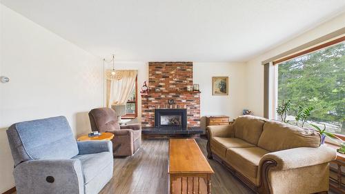 507 Alma Road, Cranbrook, BC - Indoor Photo Showing Living Room With Fireplace