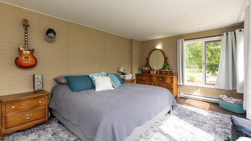 2904 Enderby Mabel Lake Road, Enderby, BC - Indoor Photo Showing Bedroom