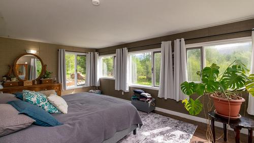 2904 Enderby Mabel Lake Road, Enderby, BC - Indoor Photo Showing Bedroom