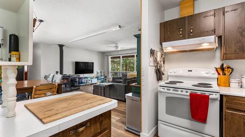 3988 Samuelson Road, Canyon, BC - Indoor Photo Showing Kitchen