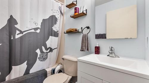 3988 Samuelson Road, Canyon, BC - Indoor Photo Showing Bathroom