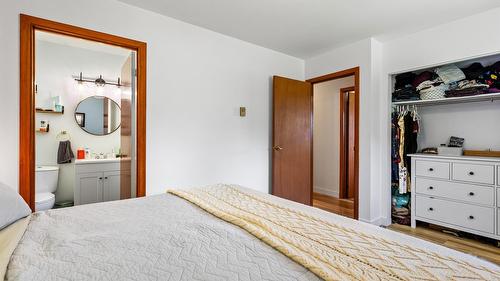 3988 Samuelson Road, Canyon, BC - Indoor Photo Showing Bedroom