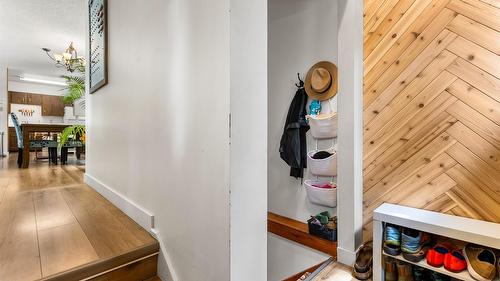 3988 Samuelson Road, Canyon, BC - Indoor Photo Showing Other Room