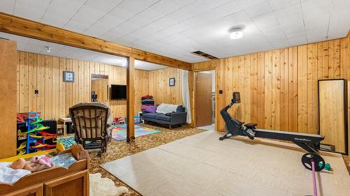3988 Samuelson Road, Canyon, BC - Indoor Photo Showing Gym Room