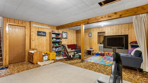 3988 Samuelson Road, Canyon, BC - Indoor