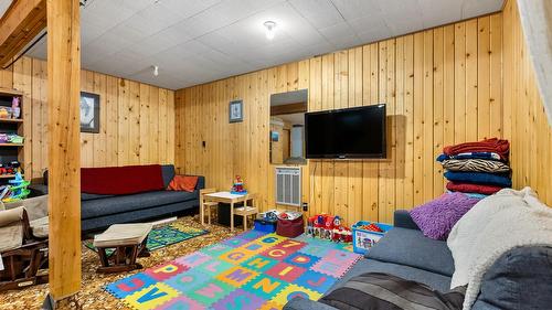 3988 Samuelson Road, Canyon, BC - Indoor