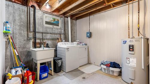 3988 Samuelson Road, Canyon, BC - Indoor Photo Showing Laundry Room