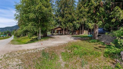 3988 Samuelson Road, Canyon, BC - Outdoor