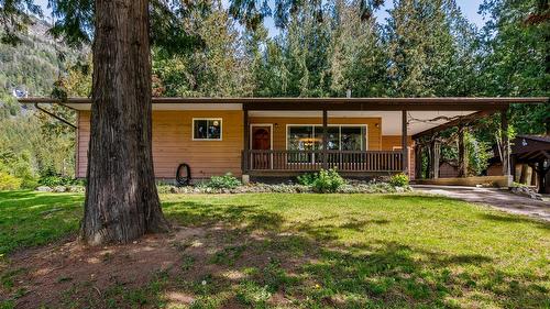 3988 Samuelson Road, Canyon, BC - Outdoor With Deck Patio Veranda