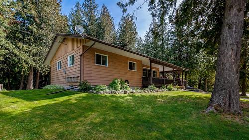 3988 Samuelson Road, Canyon, BC - Outdoor