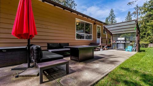 3988 Samuelson Road, Canyon, BC - Outdoor With Exterior