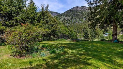 3988 Samuelson Road, Canyon, BC - Outdoor