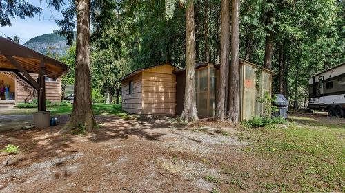 3988 Samuelson Road, Canyon, BC - Outdoor