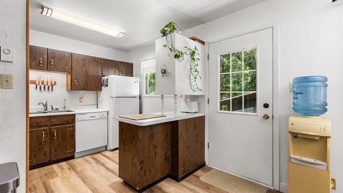 3988 Samuelson Road, Canyon, BC - Indoor Photo Showing Kitchen With Double Sink