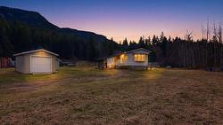 4048 DIXON MOUNTAIN Road Barriere, BC V0E 1E0