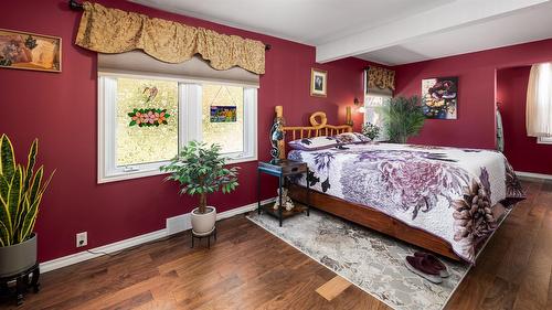 2125 Sunset Boulevard, Creston, BC - Indoor Photo Showing Bedroom