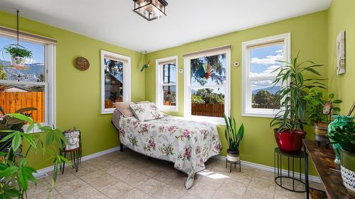 2125 Sunset Boulevard, Creston, BC - Indoor Photo Showing Bedroom