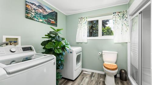 2125 Sunset Boulevard, Creston, BC - Indoor Photo Showing Laundry Room
