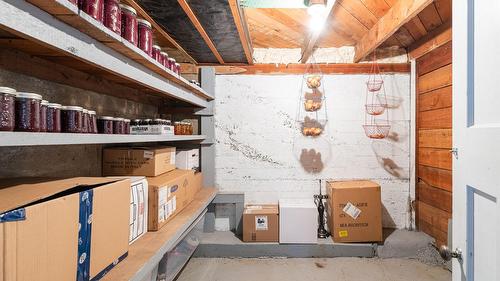 2125 Sunset Boulevard, Creston, BC - Indoor