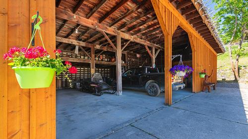 2125 Sunset Boulevard, Creston, BC - Indoor Photo Showing Garage