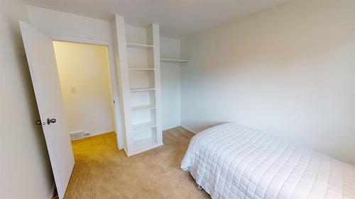 3109 Mt Royal Drive, Cranbrook, BC - Indoor Photo Showing Bedroom