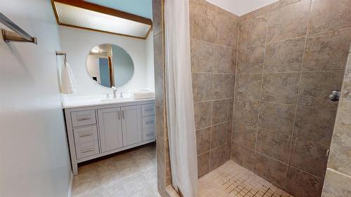 3109 Mt Royal Drive, Cranbrook, BC - Indoor Photo Showing Bathroom