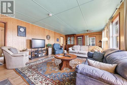 544 Rocky Point Lane, Deep River, ON - Indoor Photo Showing Living Room