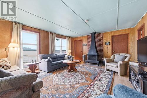 544 Rocky Point Lane, Deep River, ON - Indoor Photo Showing Living Room