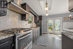Spacious kitchen - 