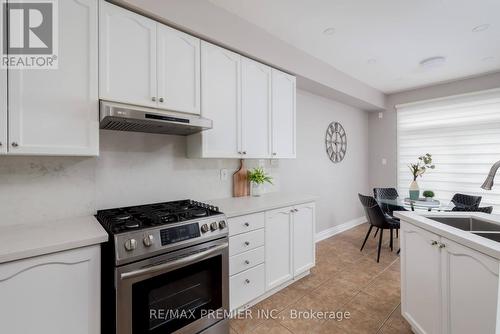 140 Dolce Crescent, Vaughan, ON - Indoor Photo Showing Kitchen