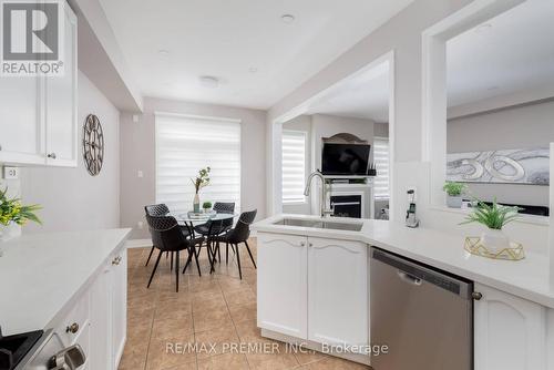 140 Dolce Crescent, Vaughan, ON - Indoor Photo Showing Kitchen