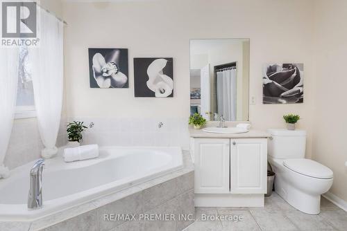 140 Dolce Crescent, Vaughan, ON - Indoor Photo Showing Bathroom