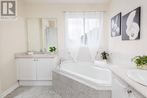 140 Dolce Crescent, Vaughan, ON - Indoor Photo Showing Bathroom