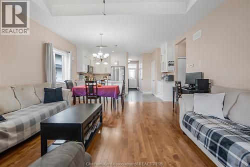 524 Eventide Place, Chatham, ON - Indoor Photo Showing Living Room
