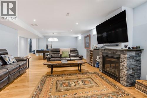 524 Eventide Place, Chatham, ON - Indoor Photo Showing Living Room With Fireplace
