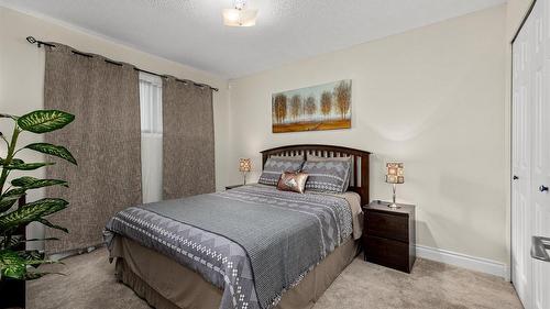 5821 Atkinson Crescent, Peachland, BC - Indoor Photo Showing Bedroom