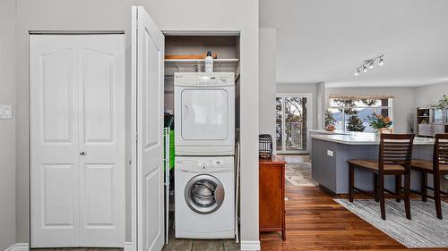 5821 Atkinson Crescent, Peachland, BC - Indoor Photo Showing Laundry Room