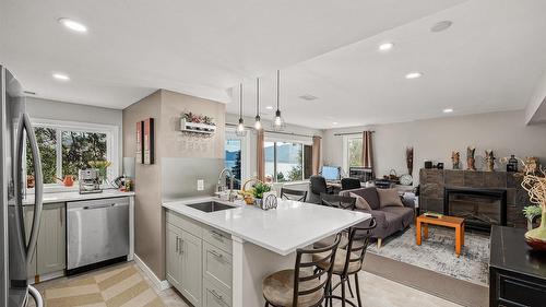 5821 Atkinson Crescent, Peachland, BC - Indoor With Fireplace