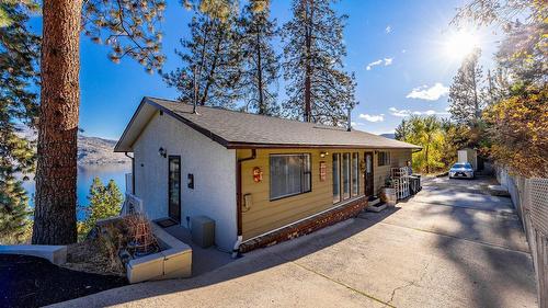 5821 Atkinson Crescent, Peachland, BC - Outdoor