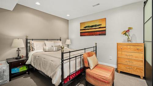 5821 Atkinson Crescent, Peachland, BC - Indoor Photo Showing Bedroom