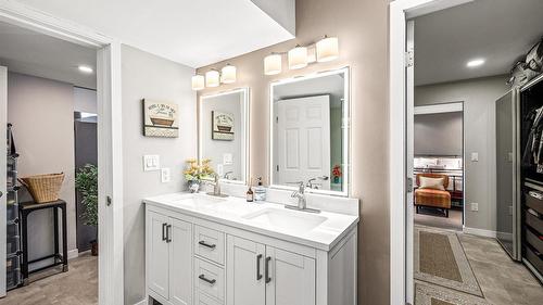 5821 Atkinson Crescent, Peachland, BC - Indoor Photo Showing Bathroom